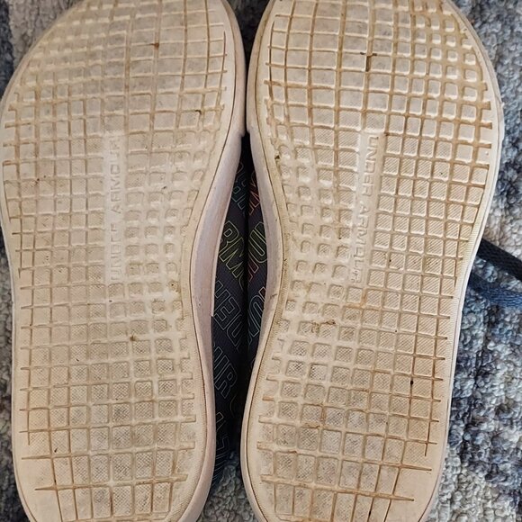 Girls Under Armour shoes size 1 - Picture 3 of 4